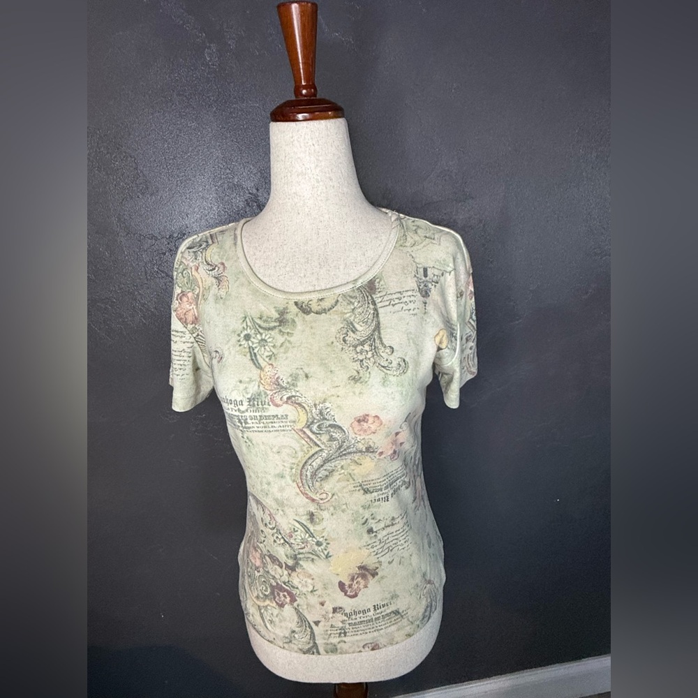 Floral Scroll Short Sleeve Tee in Sage Green